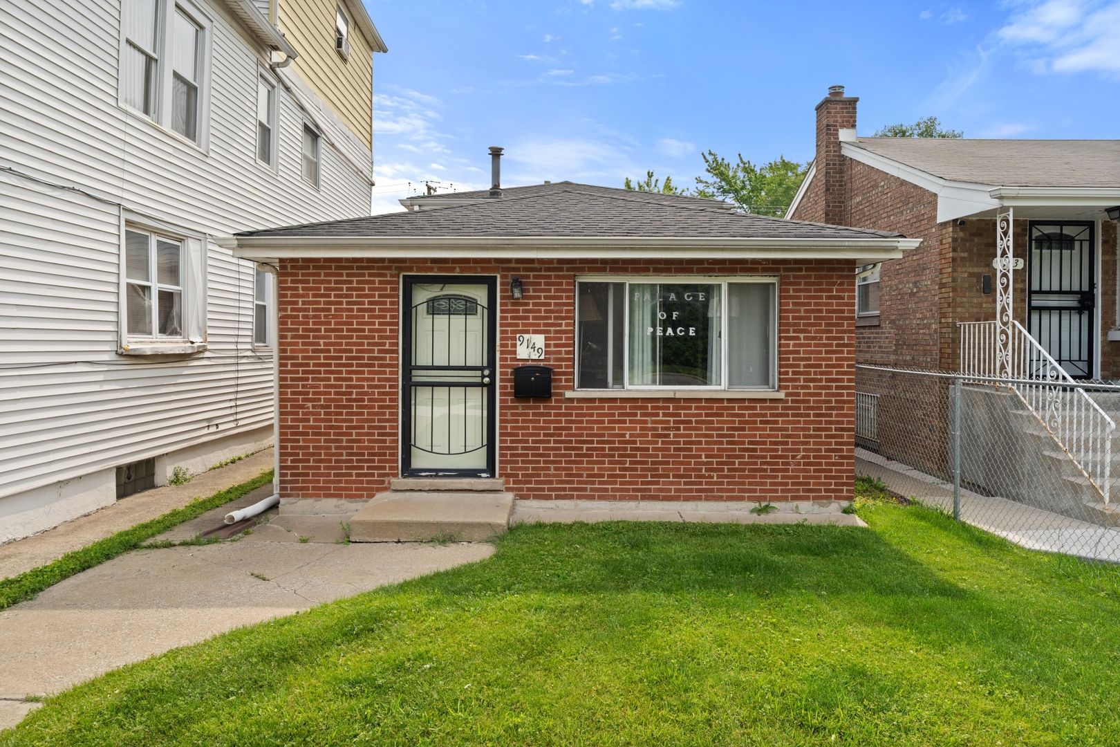9149 S Dante Avenue — Chicago, IL 60619