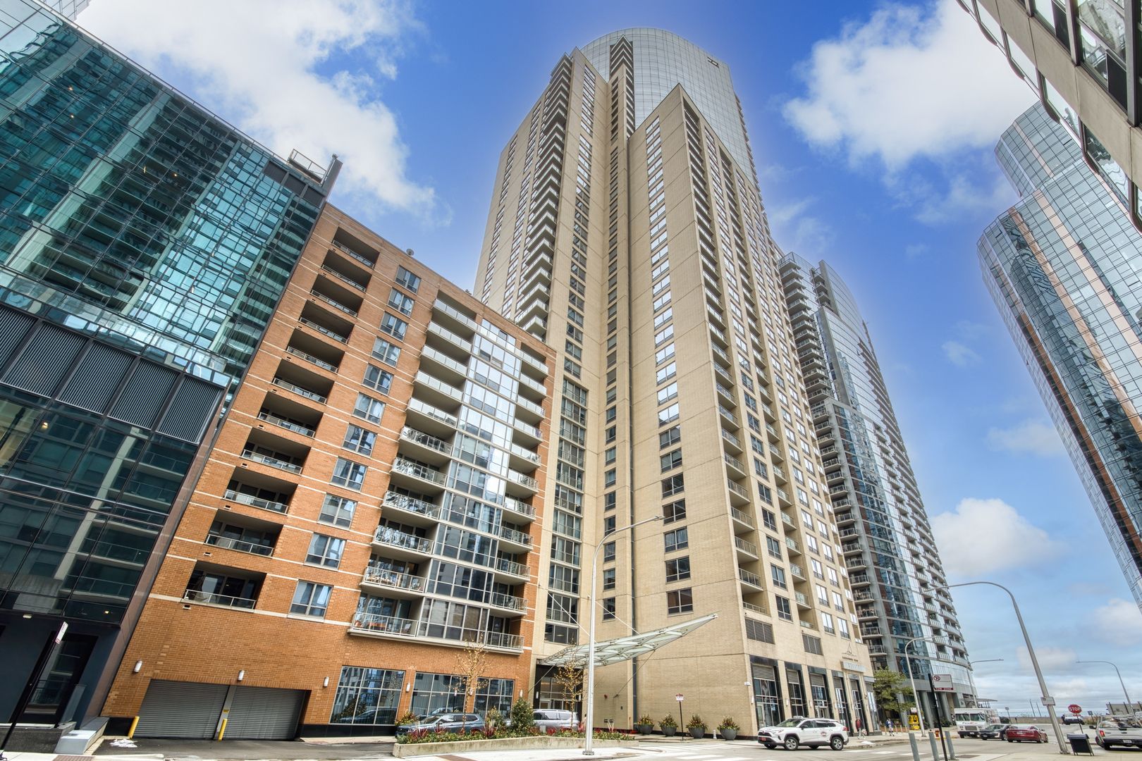 420 E Waterside Drive #904 — Chicago, IL 60601