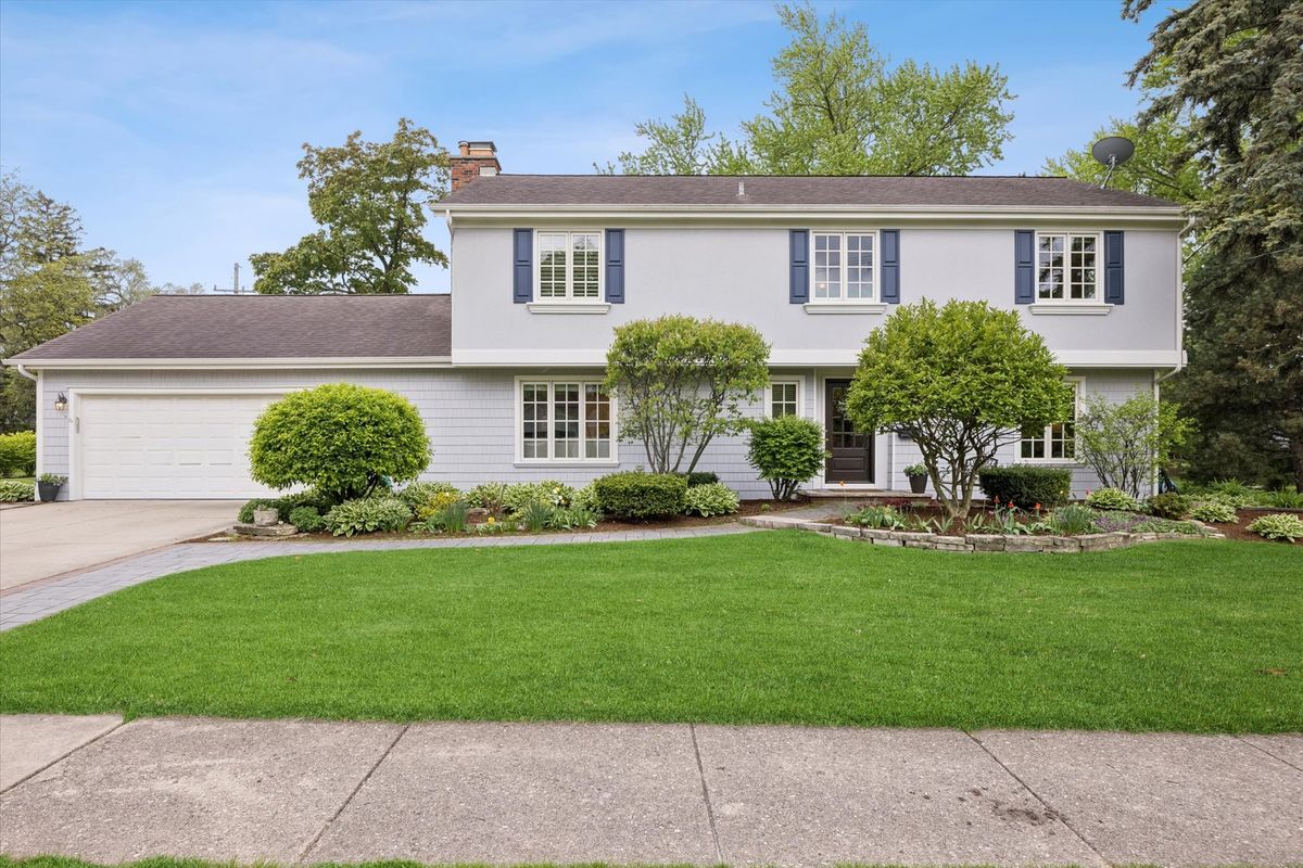 698 Kenilworth Avenue, Glen Ellyn, IL 60137