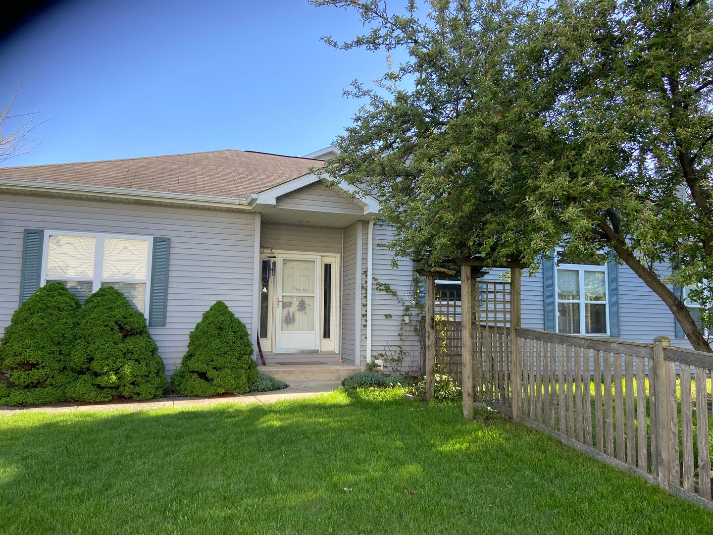 586 Chestnut Drive — Oswego, IL 60543