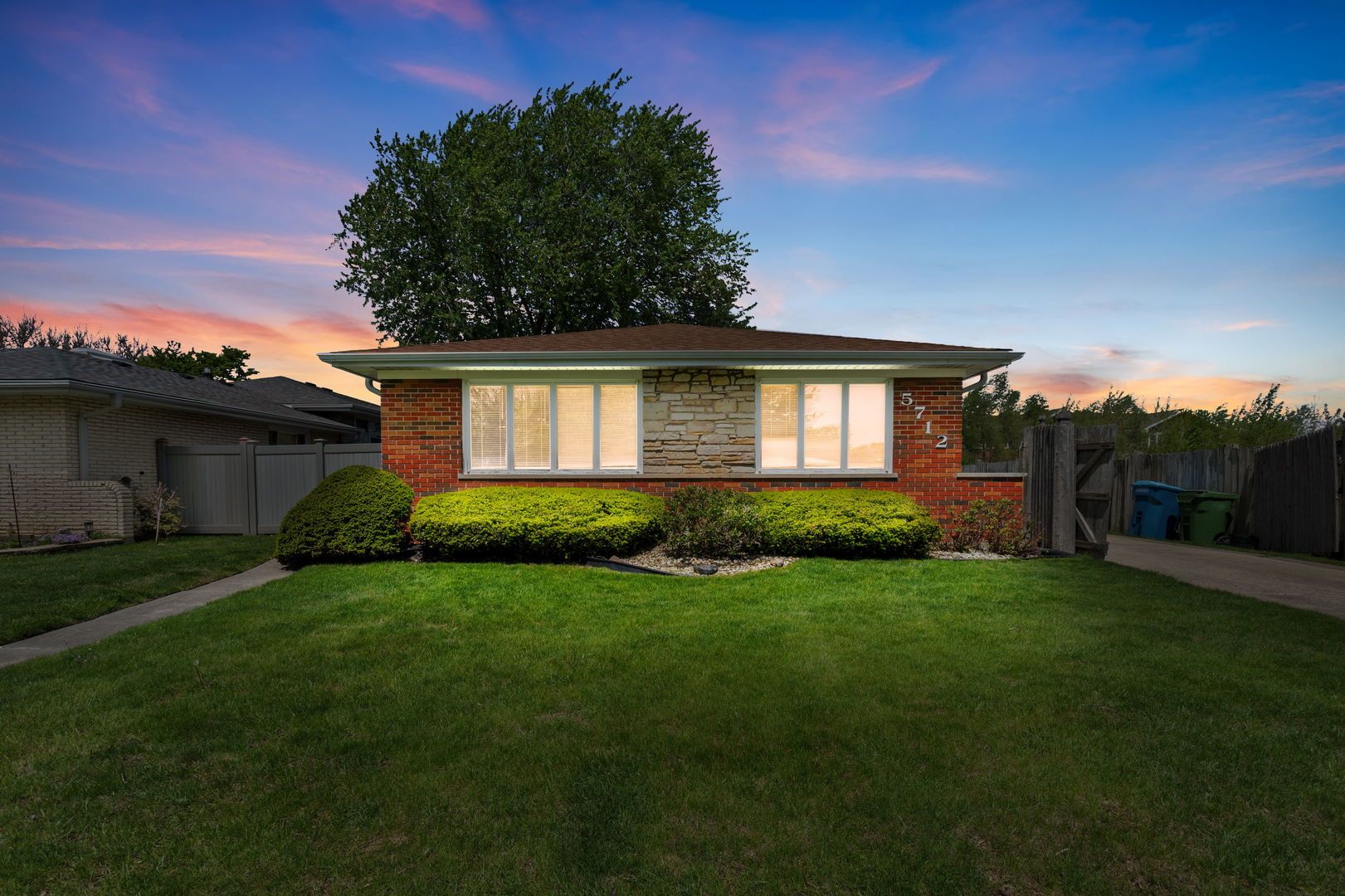 5712 W 102nd Street — Oak Lawn, IL 60453