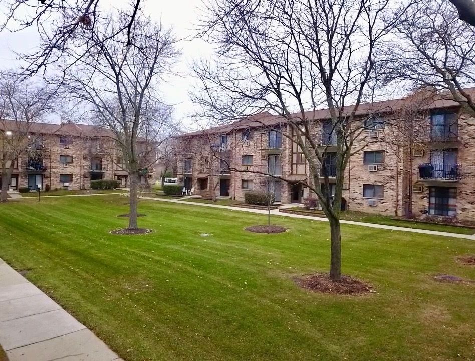 244 Klein Creek Court #1A — Carol Stream, IL 60188
