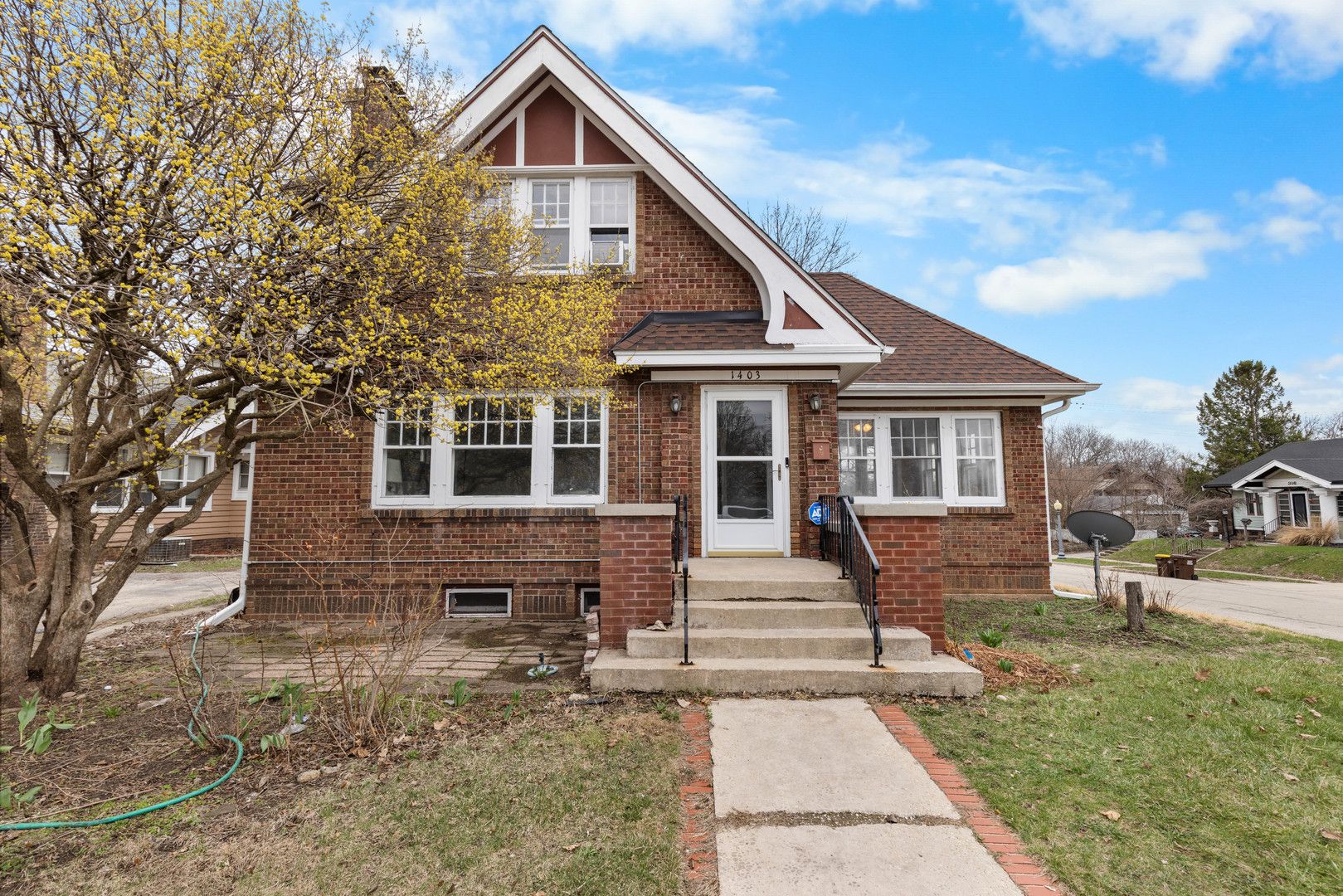 1403 Post Avenue — Rockford, IL 61103