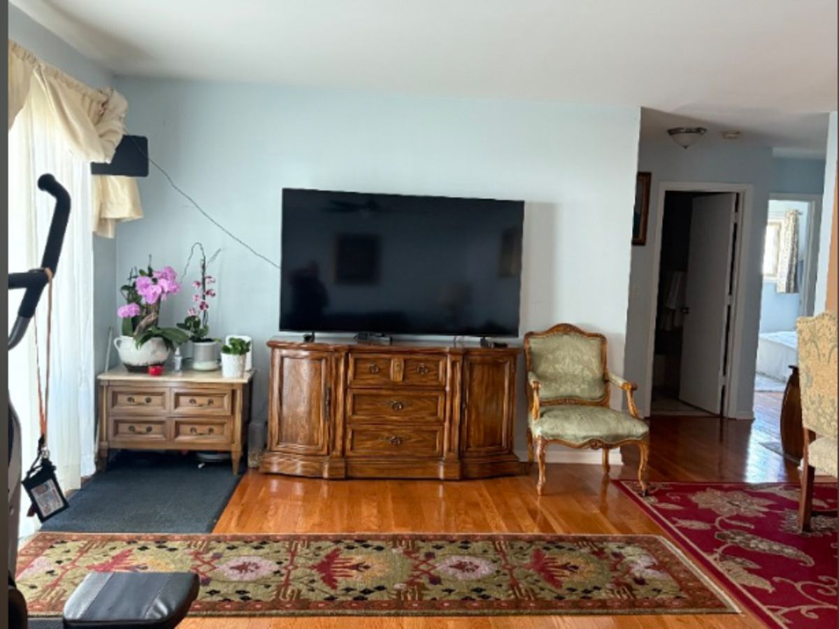 551 Carlysle Drive #2, Clarendon Hills, IL 60514