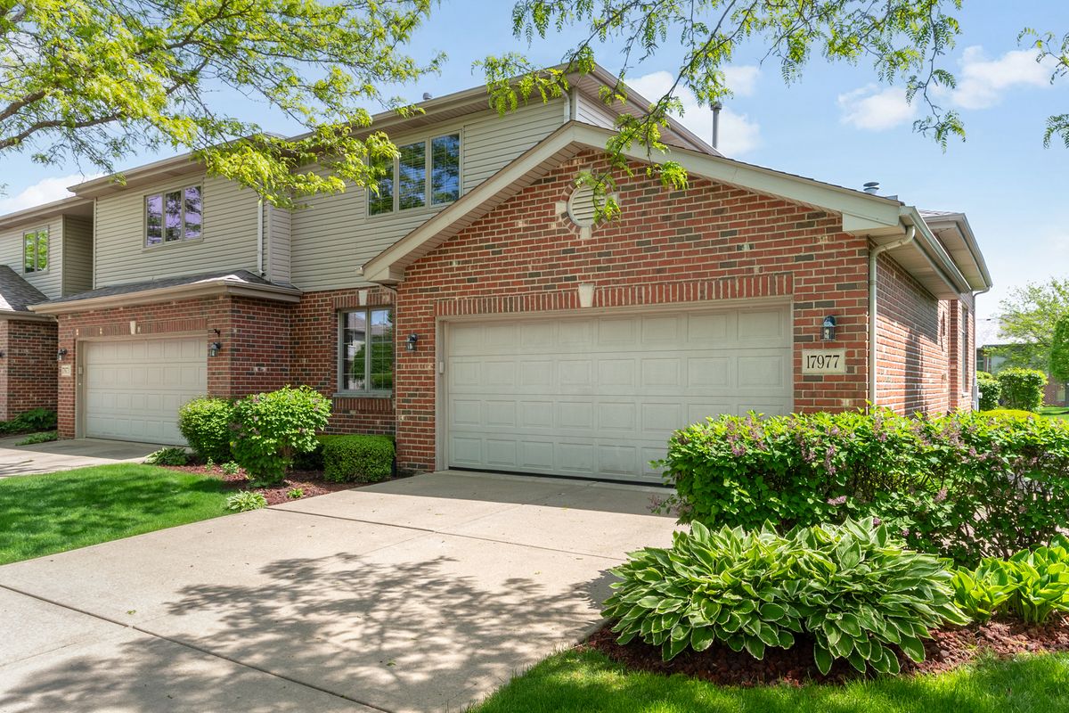 17977 Lochwood Place, Tinley Park, IL 60487