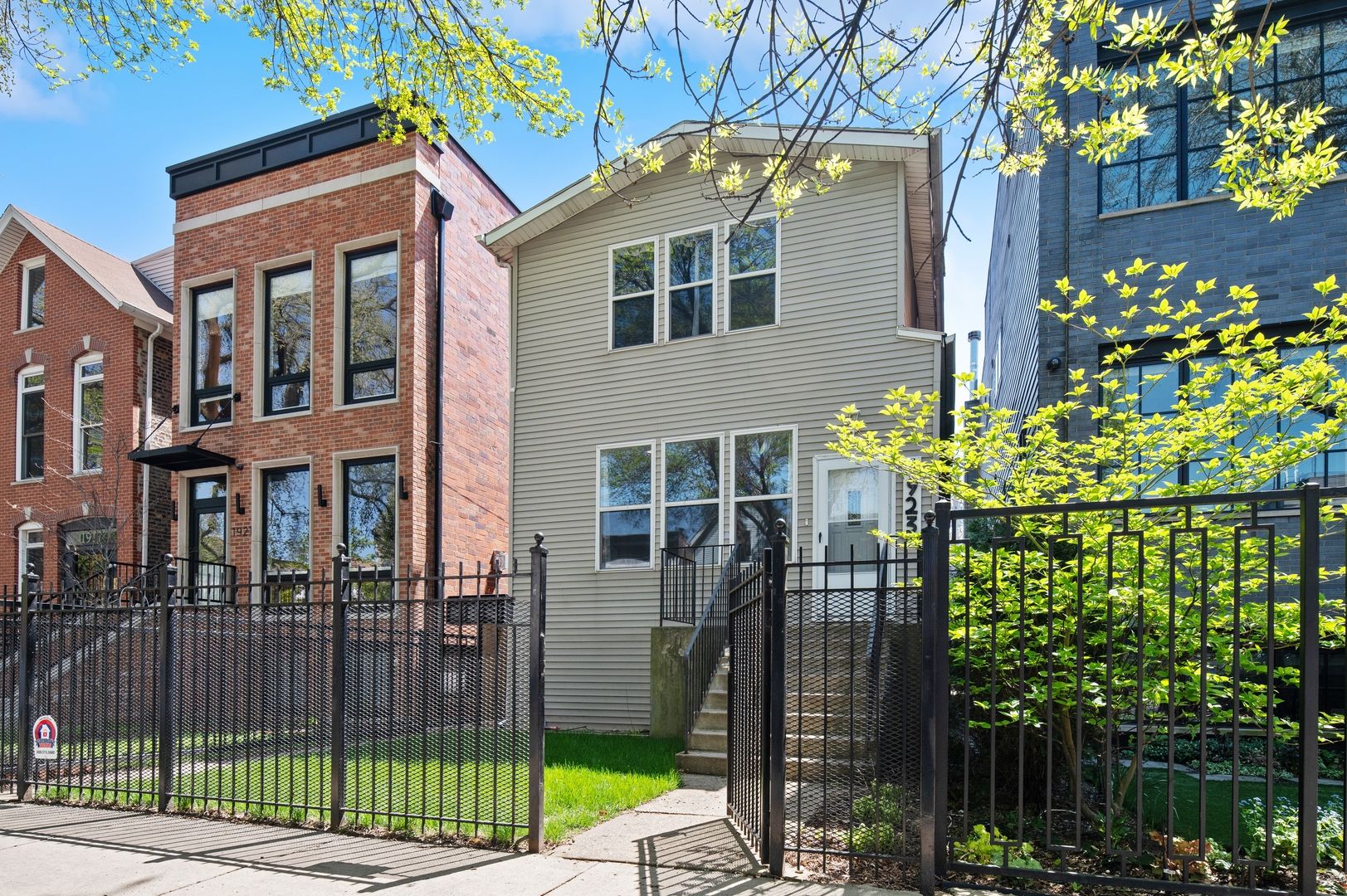 1923 W Erie Street — Chicago, IL 60622
