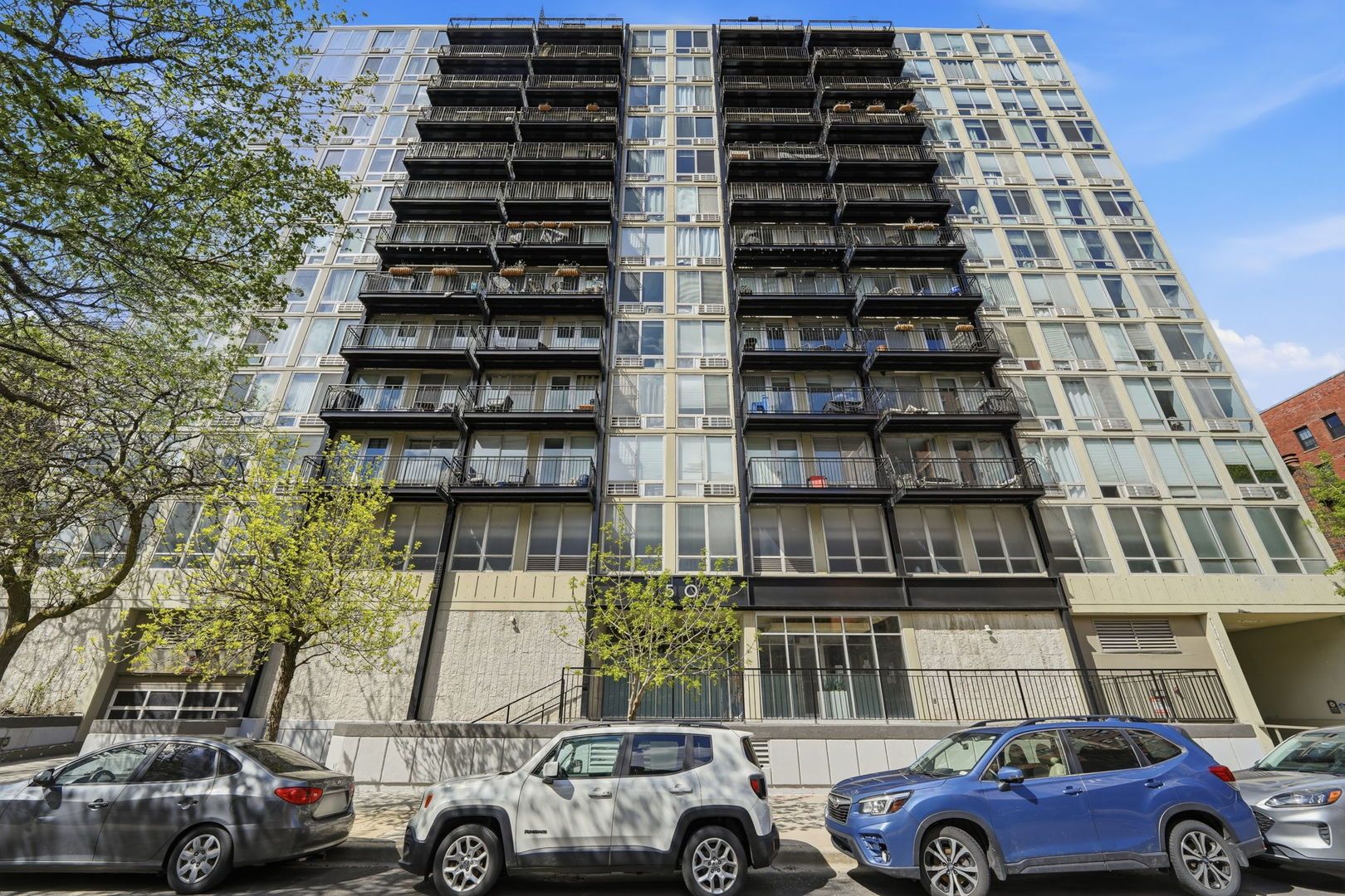 450 W Briar Place #5F — Chicago, IL 60657