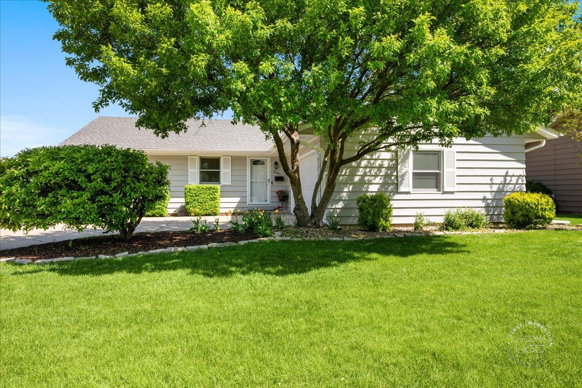2181 W Illinois Avenue — Aurora, IL 60506