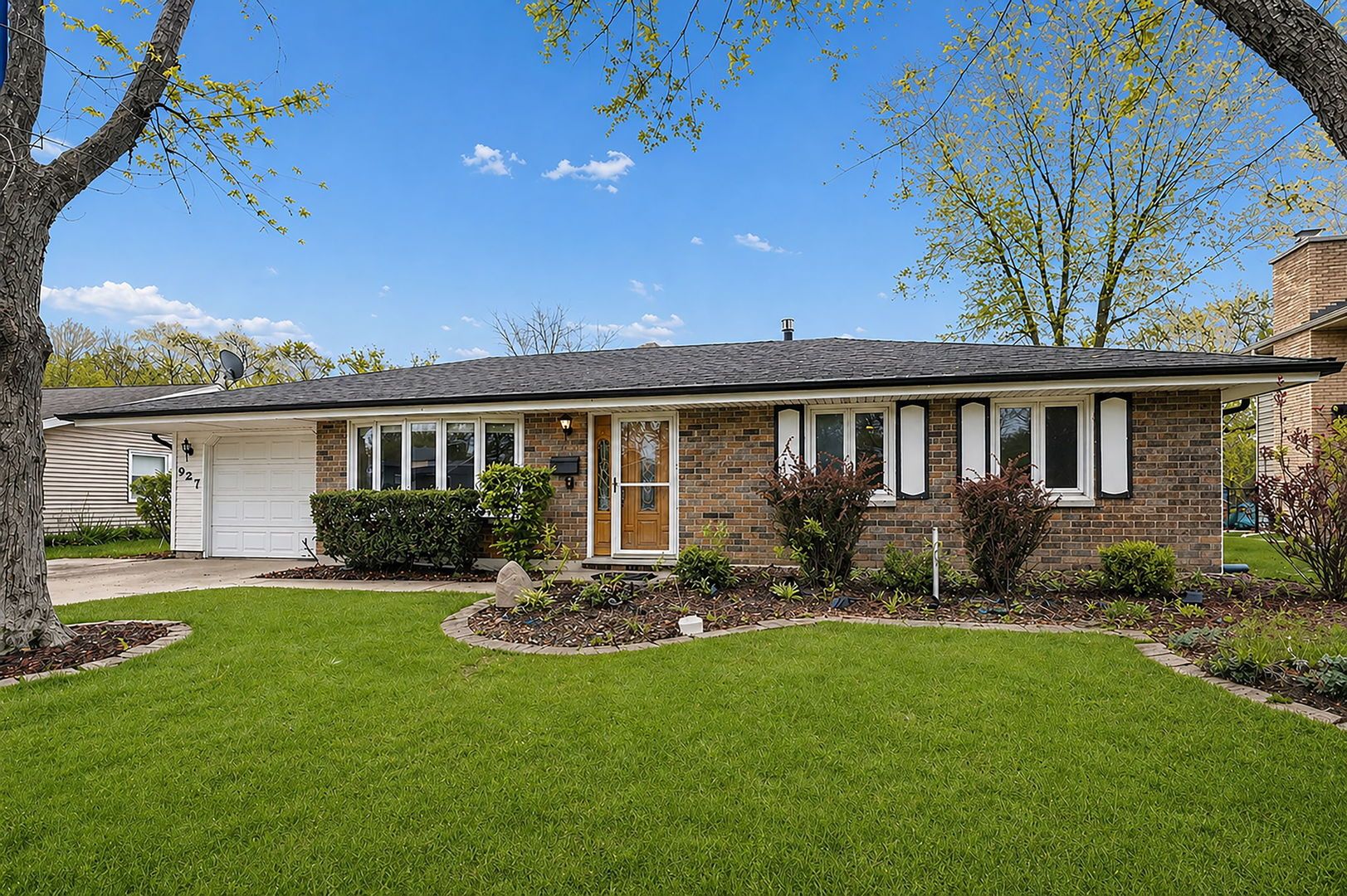 927 Gregory Lane — Schaumburg, IL 60193