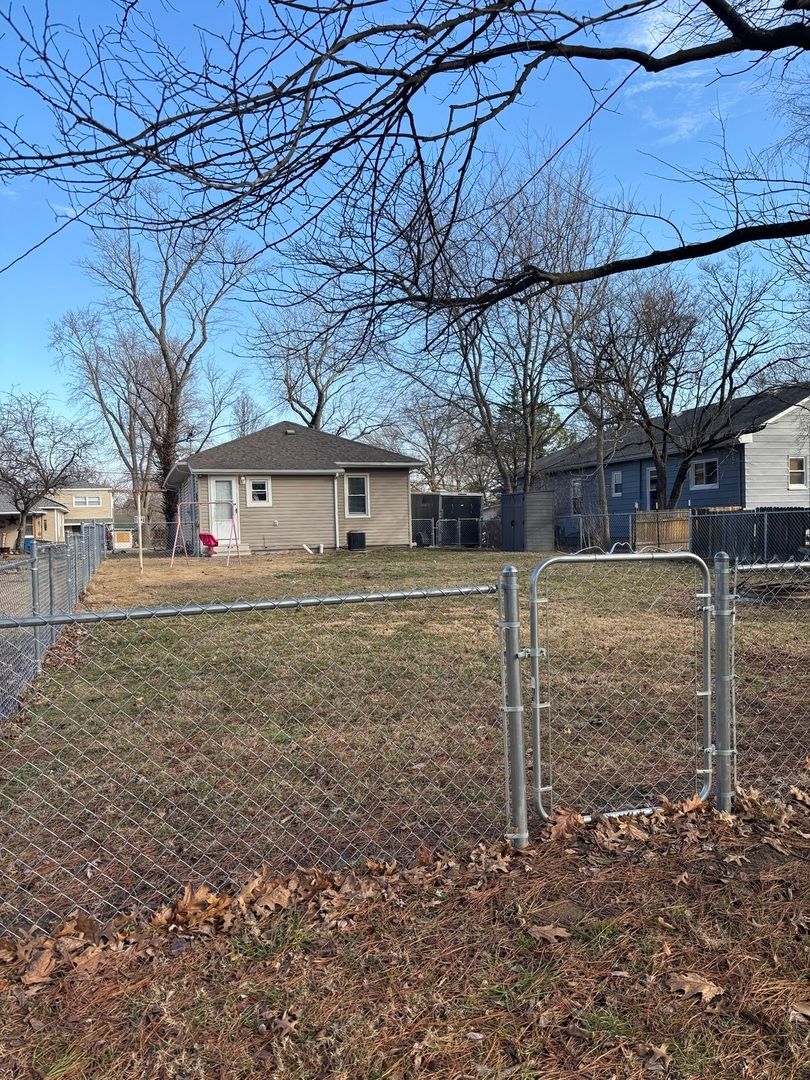718 E Taylor Street, Benton, IL 62812