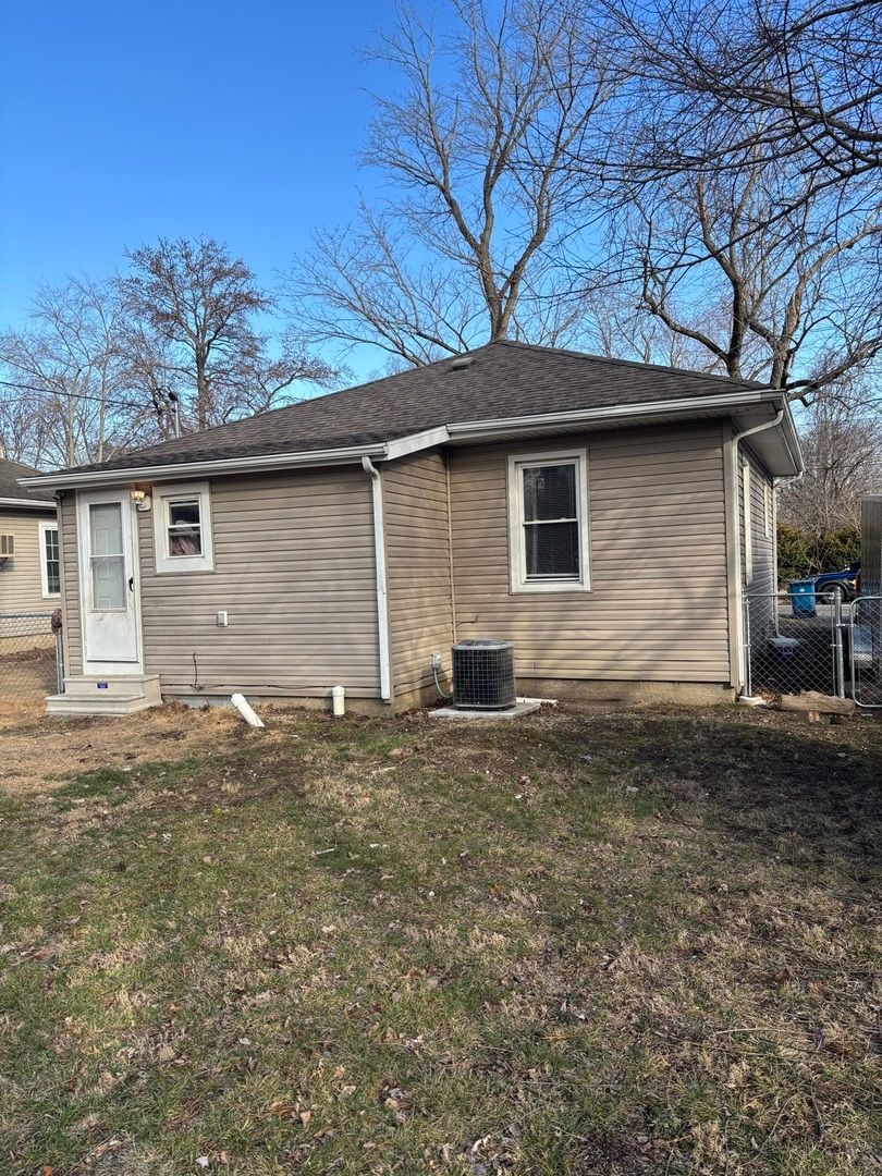 718 E Taylor Street, Benton, IL 62812