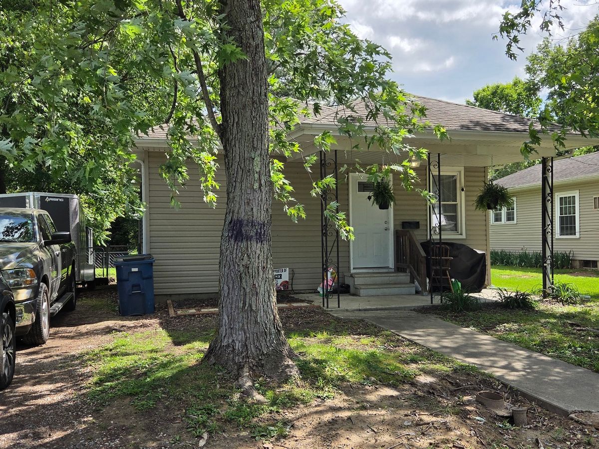 718 E Taylor Street, Benton, IL 62812