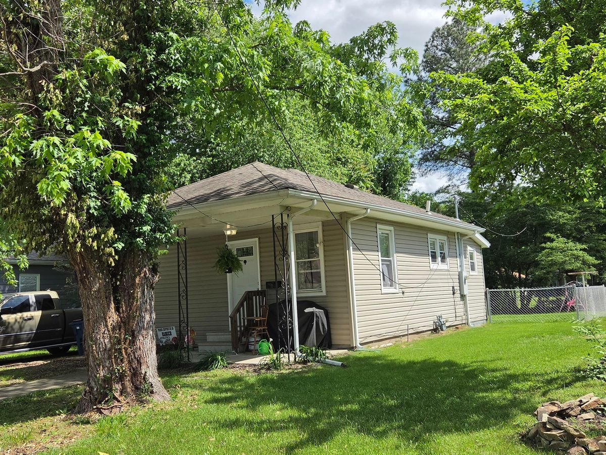 718 E Taylor Street, Benton, IL 62812