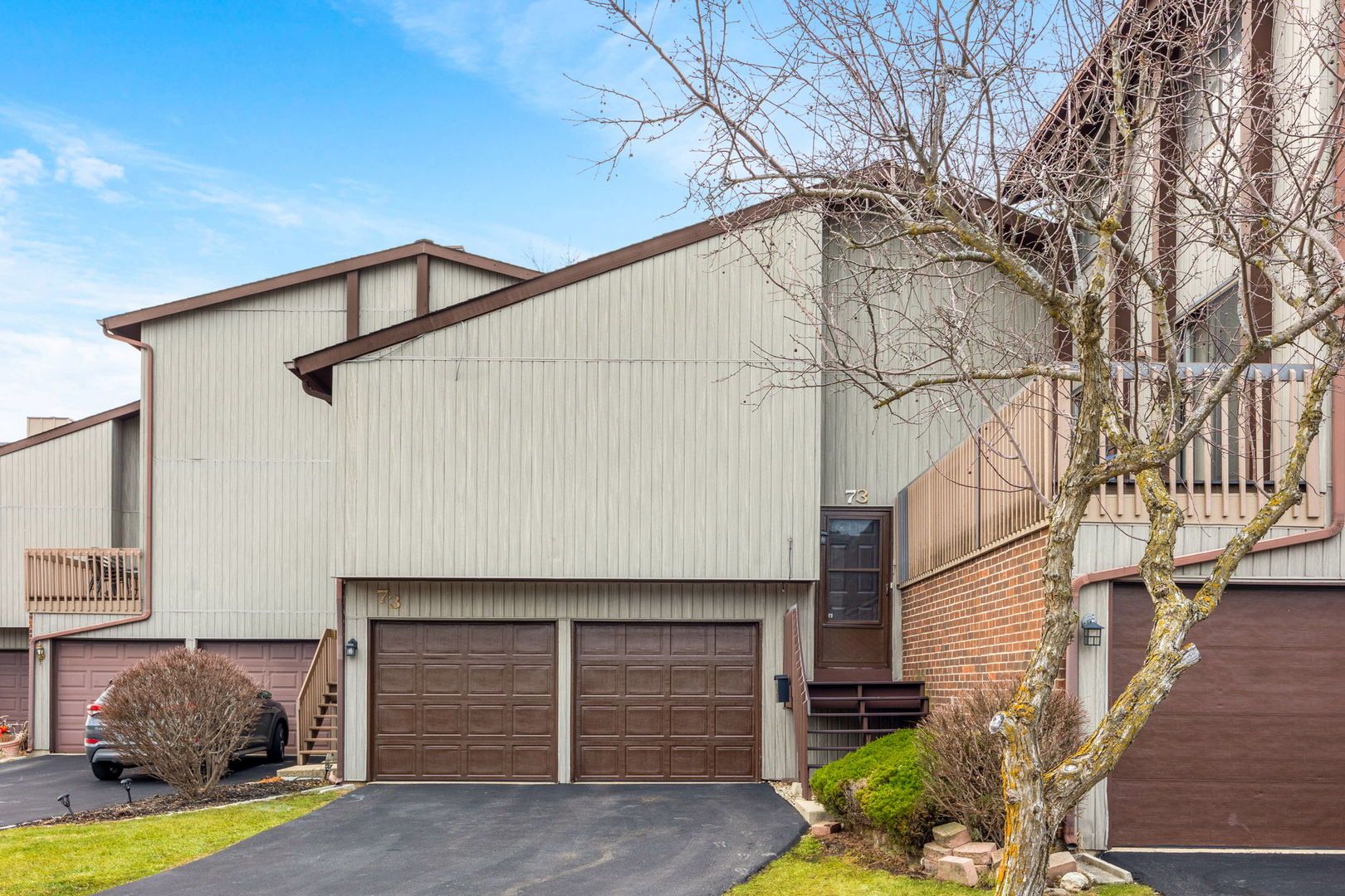 73 CENTURY Drive — Roselle, IL 60172