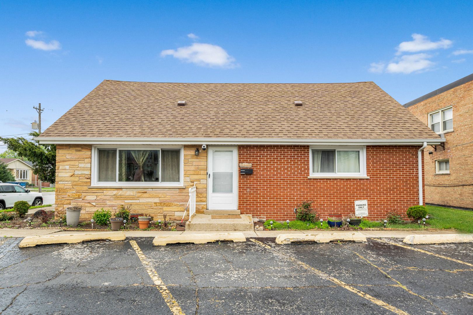 5930 W 79th Street — Burbank, IL 60459