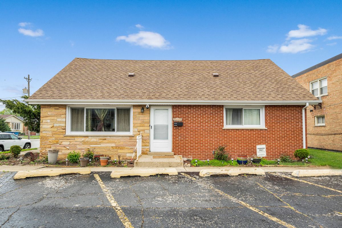 5930 79th Street, Burbank, IL 60459