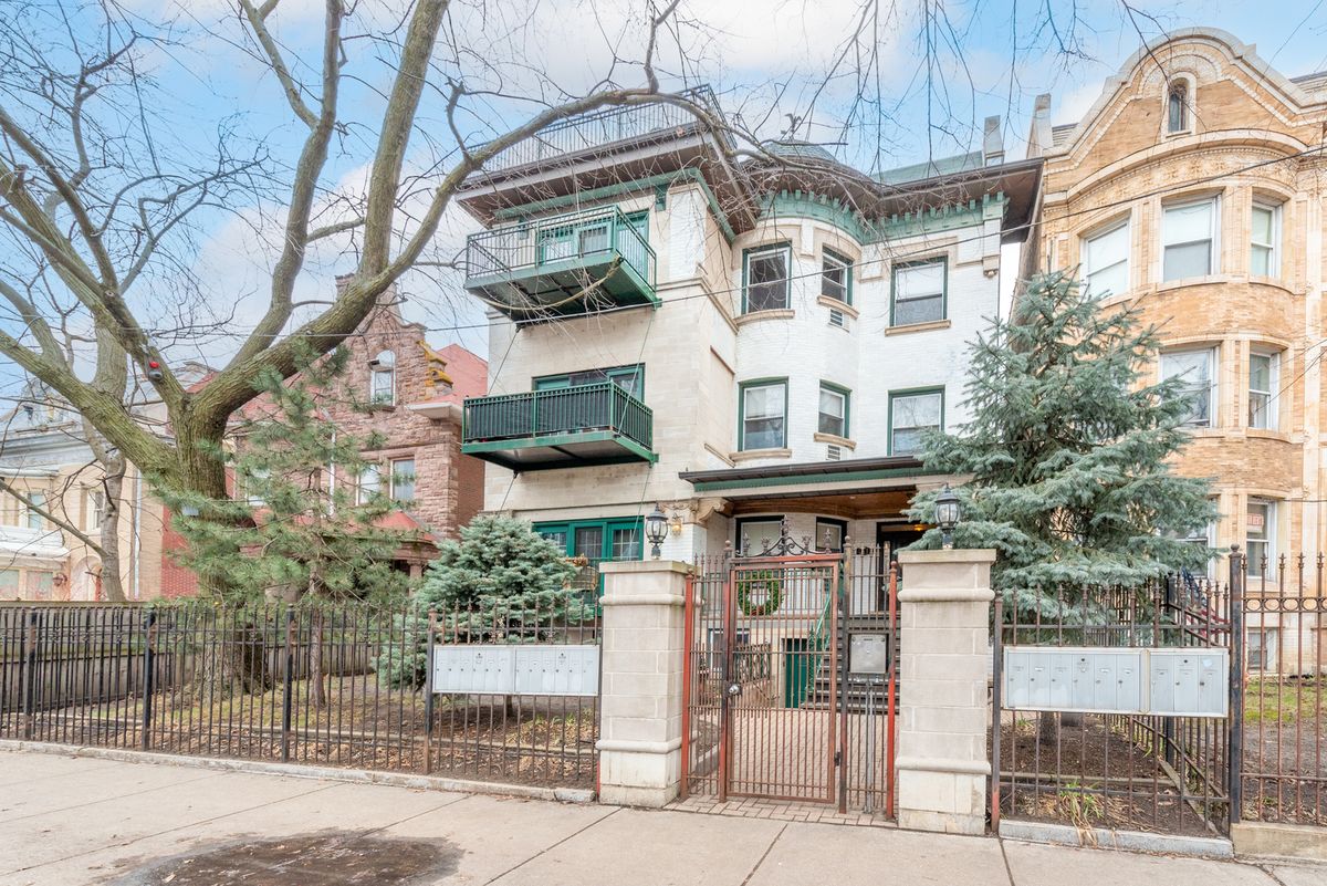 4518 Sheridan Road, Chicago, IL 60640