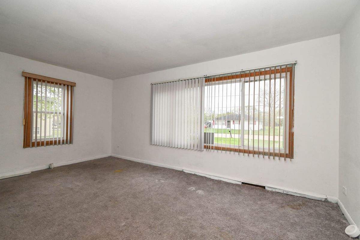 2710 30th Street, Zion, IL 60099