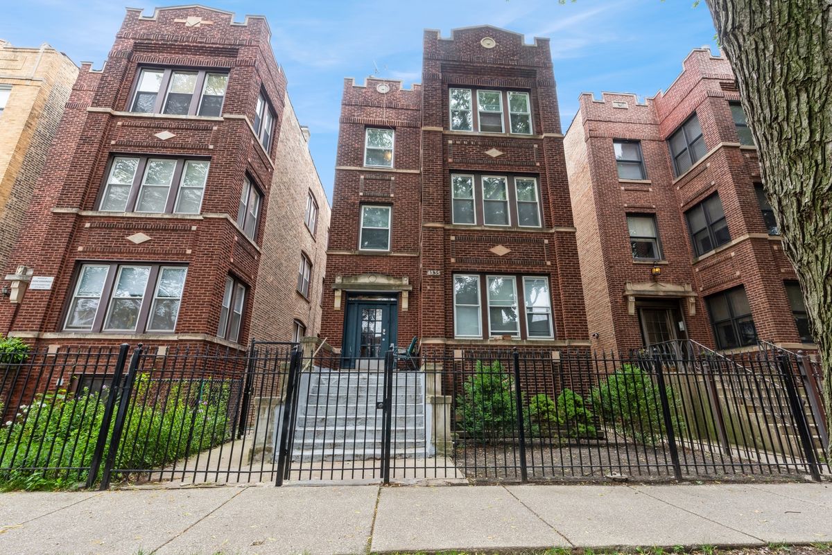 4335 SACRAMENTO Avenue, Chicago, IL 60618