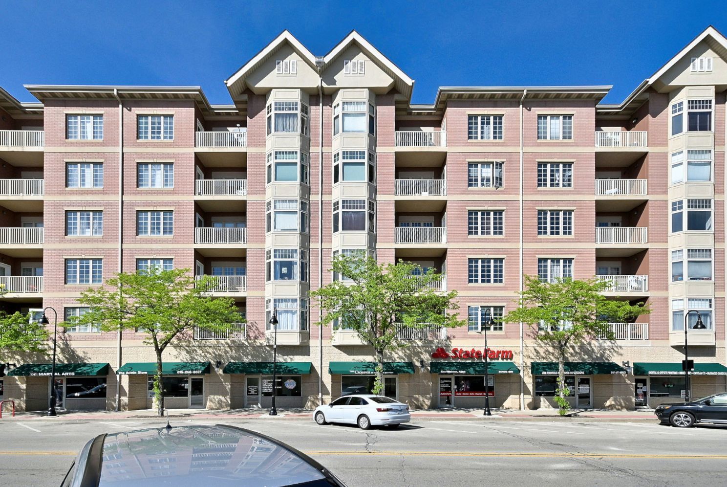 9670 FRANKLIN Avenue #213 — Franklin Park, IL 60131