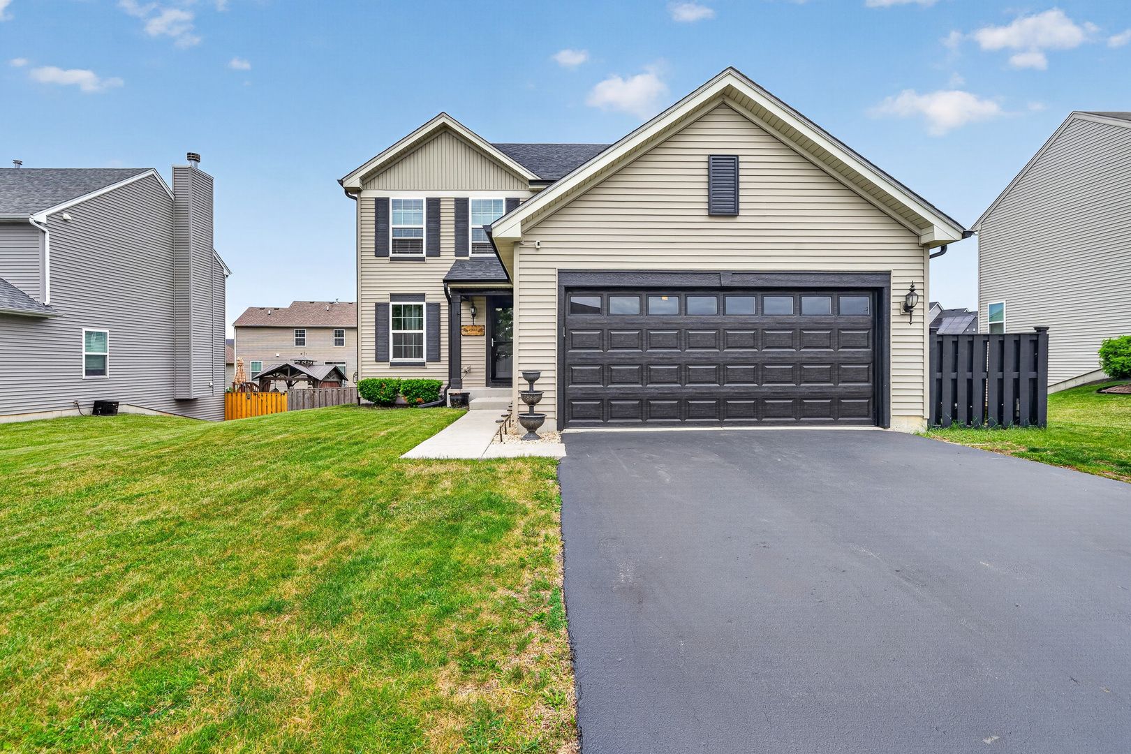 1902 Wildspring Parkway — Joliet, IL 60431