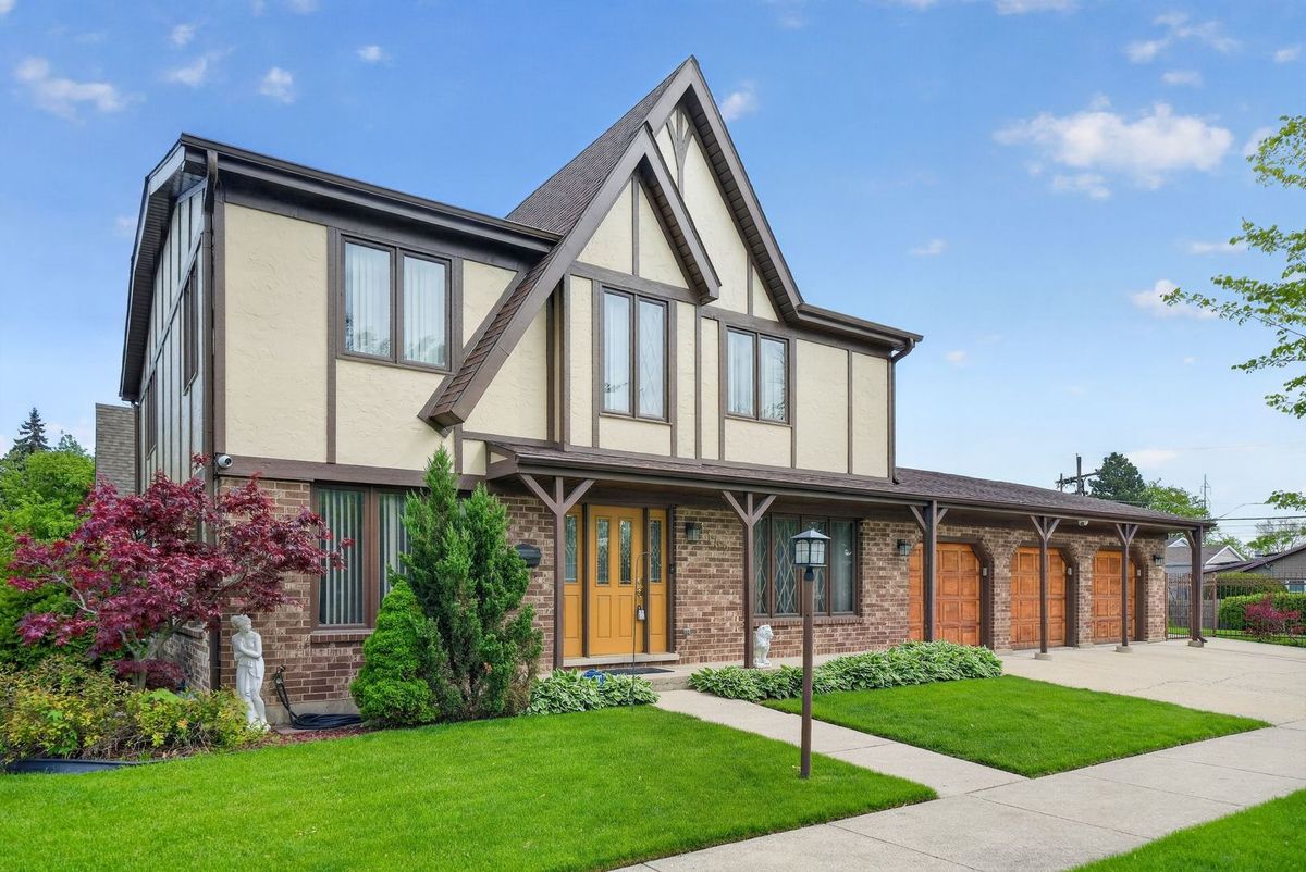 1152 Walnut Avenue, Des Plaines, IL 60016