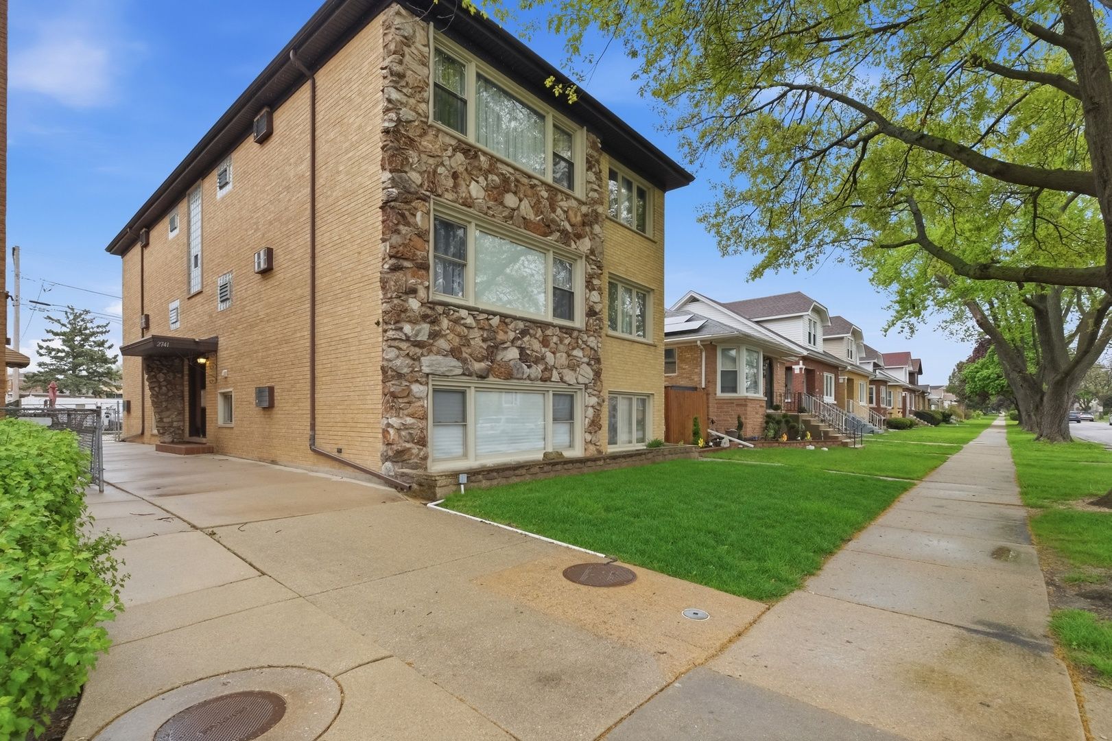 2741 N 75th Court #101 — Elmwood Park, IL 60707