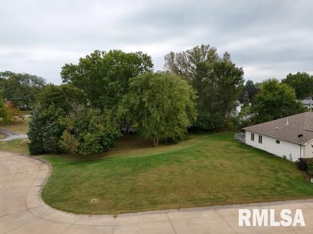 25 HIDDEN VALLEY Circle, Davenport, IA 52804