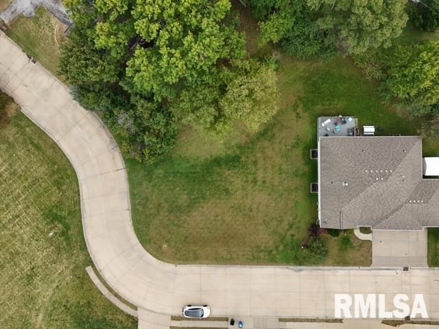 25 HIDDEN VALLEY Circle, Davenport, IA 52804