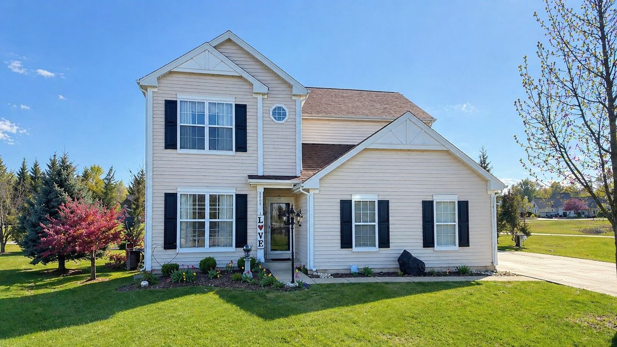 2039 Greenview Drive, Woodstock, IL 60098