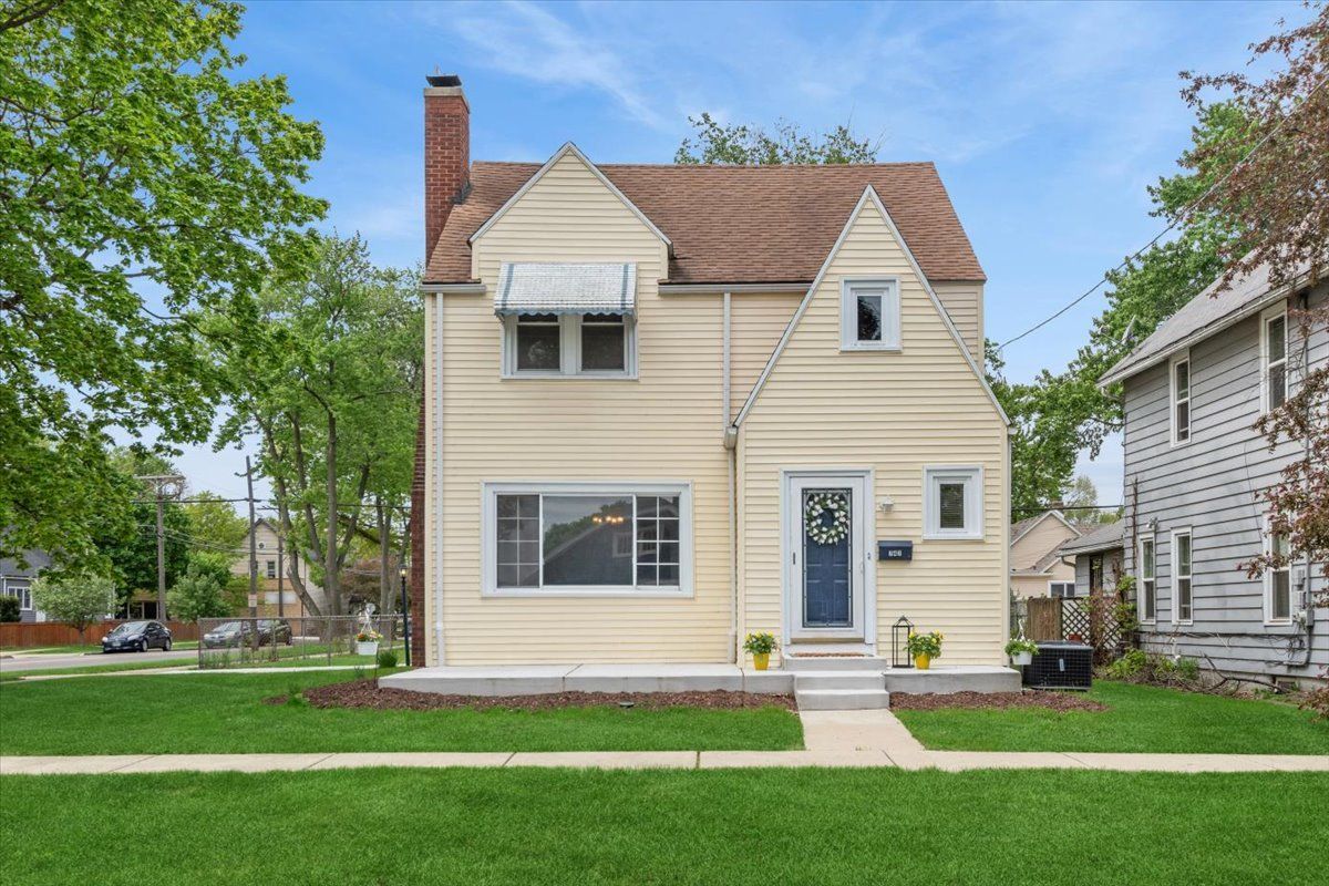 747 Watson Street, Aurora, IL 60505