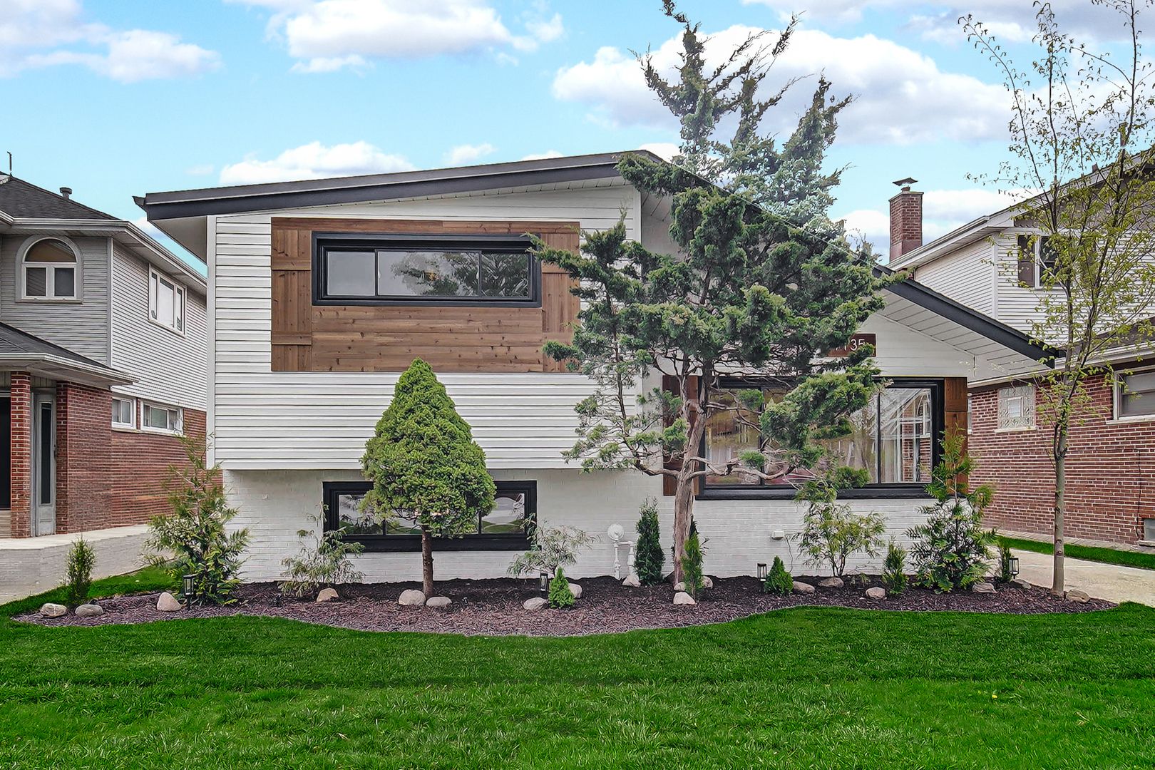 7135 N OZARK Avenue — Chicago, IL 60631