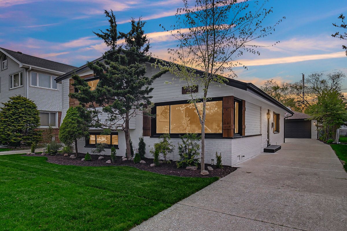 7135 OZARK Avenue, Chicago, IL 60631