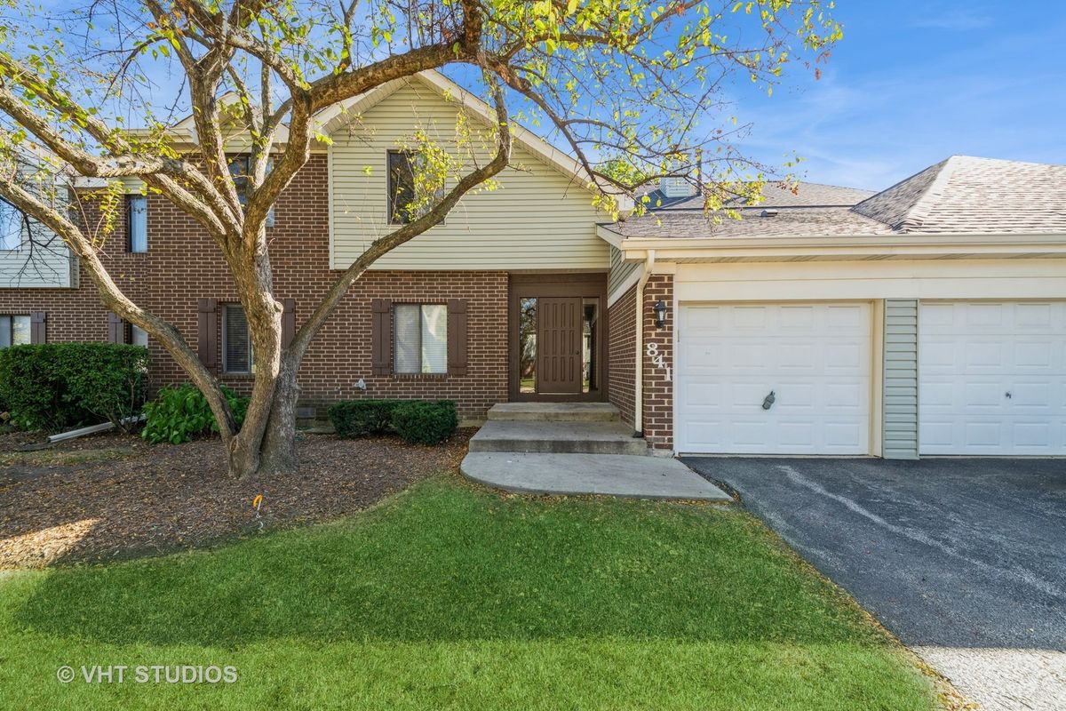 841 Cross Creek Court, Roselle, IL 60172