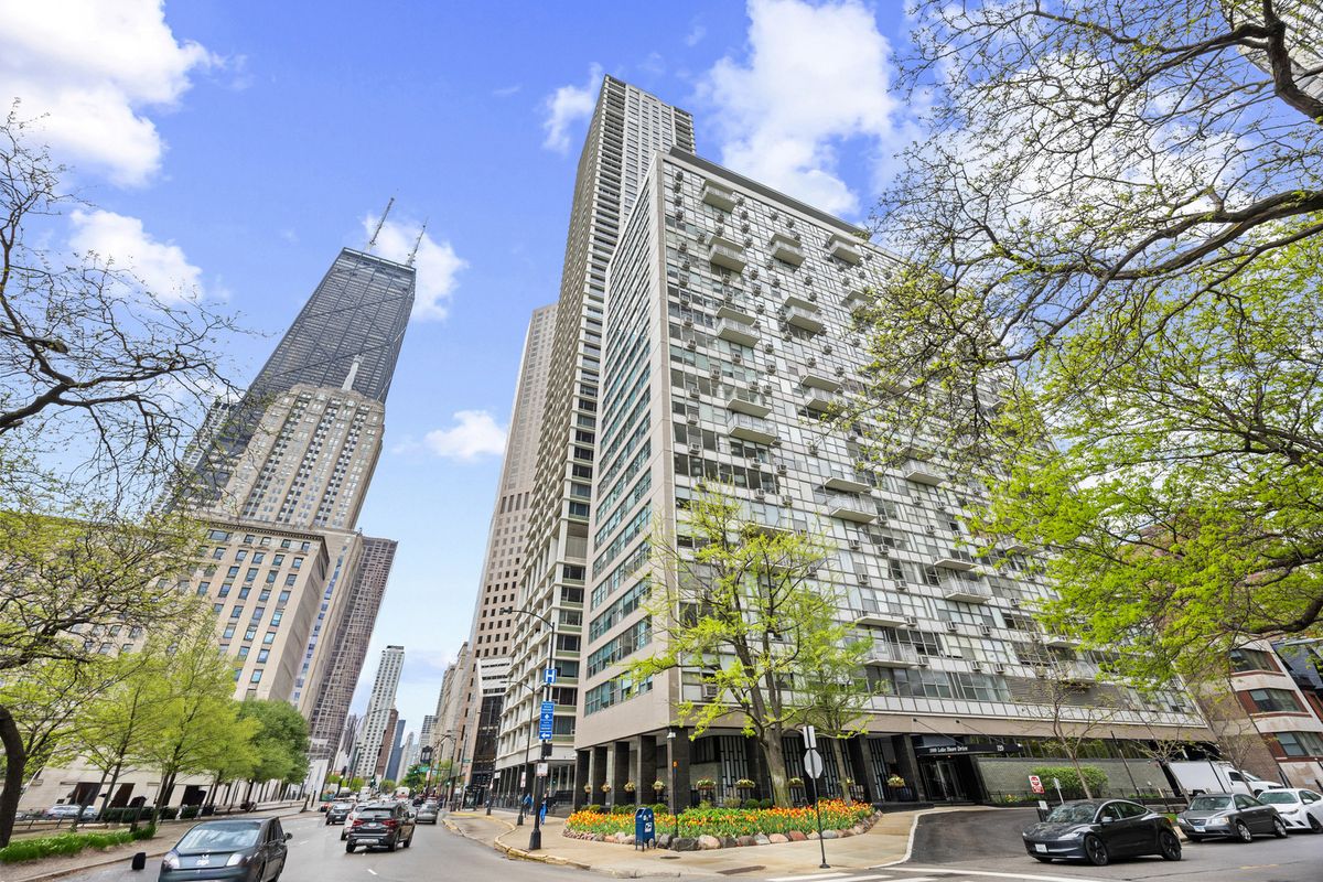 1000 Lake Shore Drive, Chicago, IL 60611