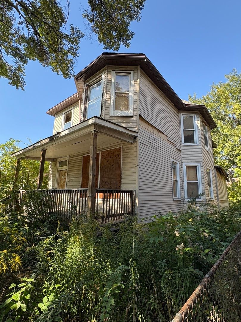 318 W 75th Street — Chicago, IL 60620
