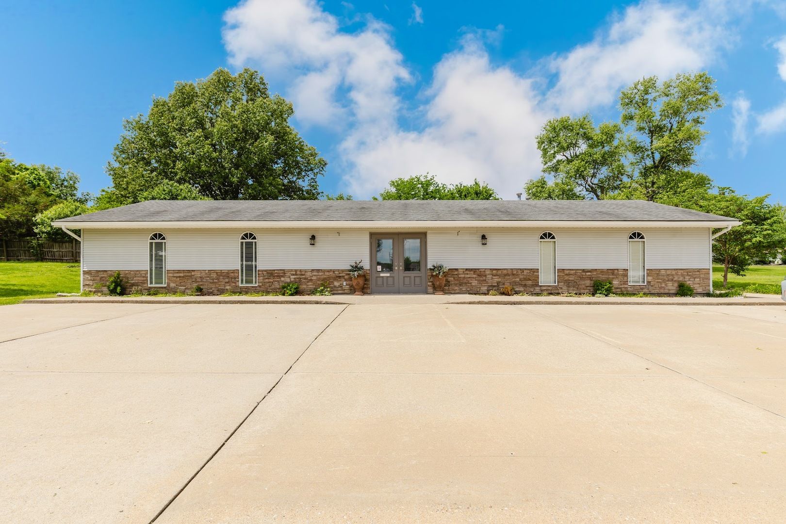 125 W Clark Street — Harrisburg, IL 62946