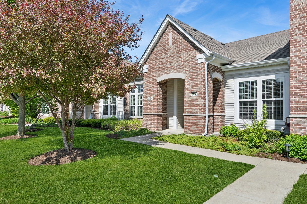 2682 Avondale Circle, Naperville, IL 60564