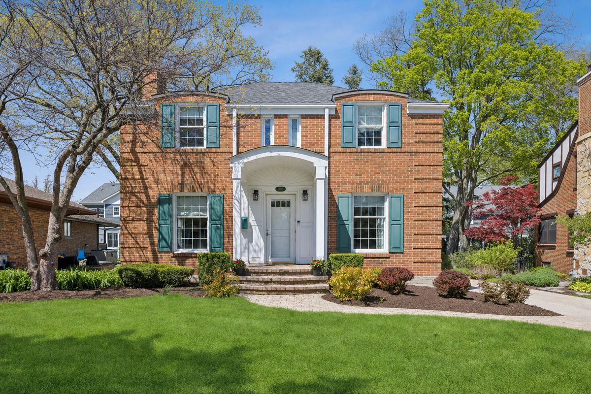 349 Ridge Avenue, Elmhurst, IL 60126