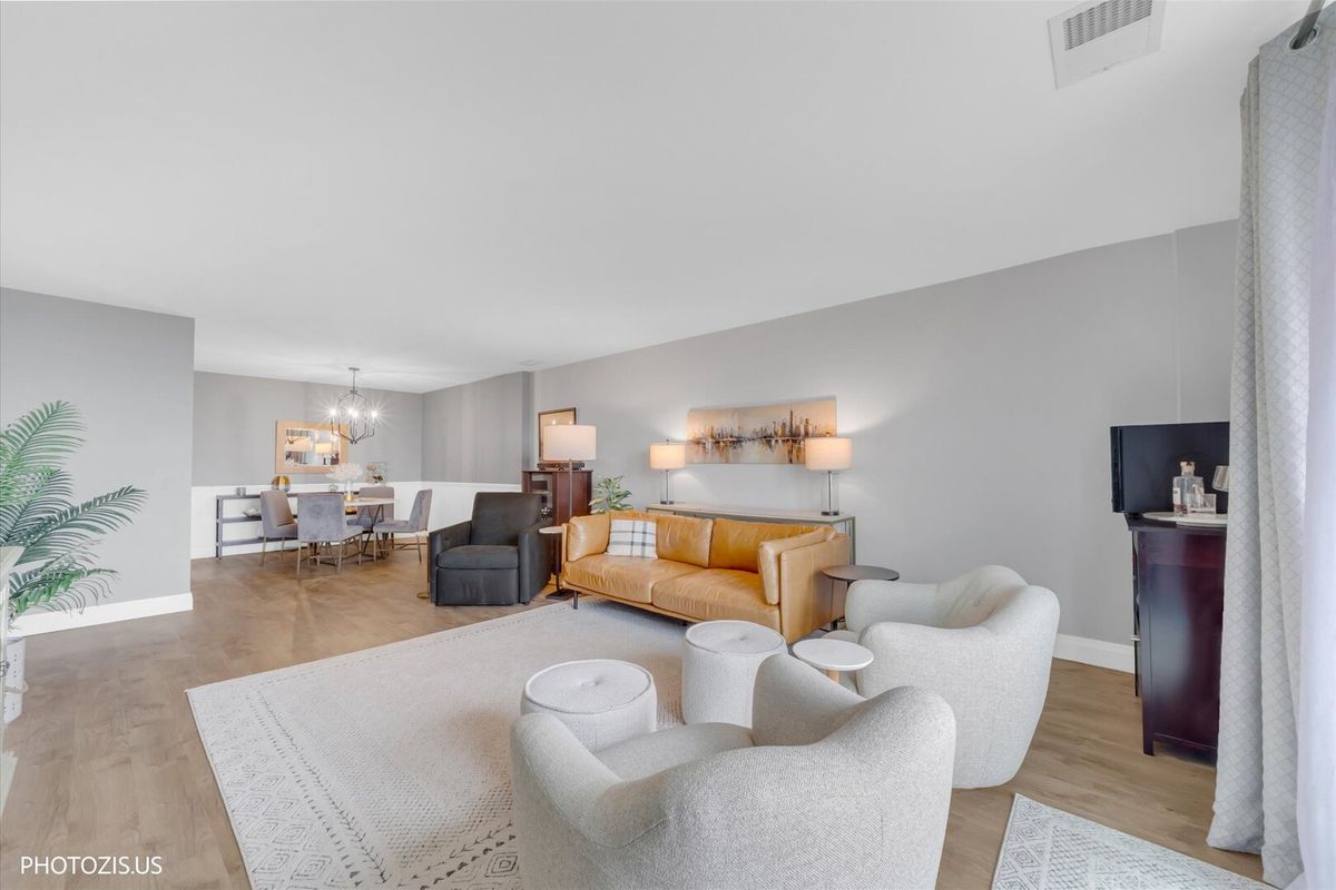 190 S Wood Dale Road #1003, Wood Dale, IL 60191