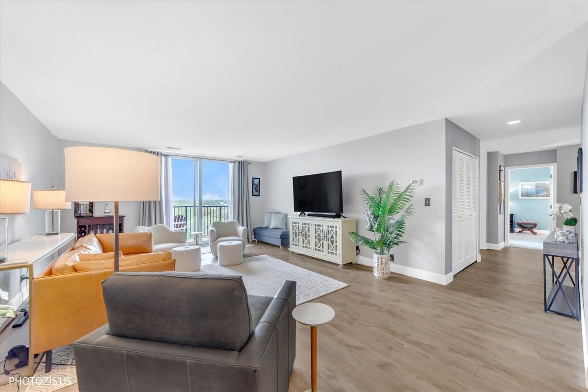 190 S Wood Dale Road #1003, Wood Dale, IL 60191