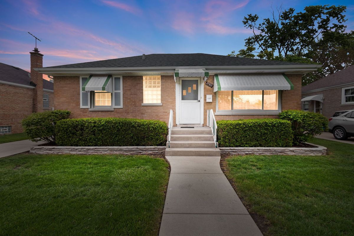2509 10th Avenue, Broadview, IL 60155