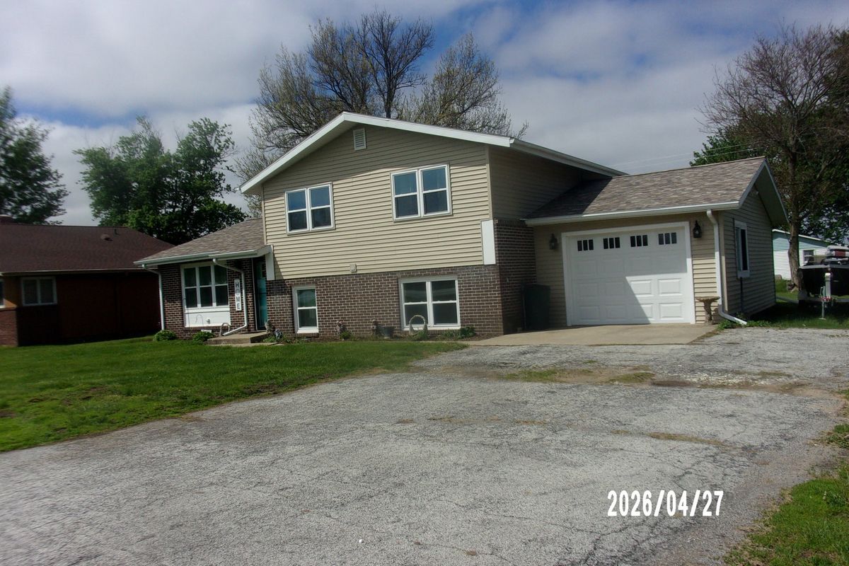 2303 State Route 1 Highway, Watseka, IL 60970