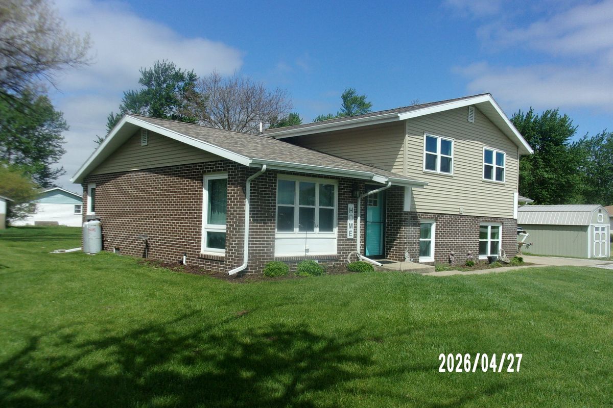 2303 N State Route 1 Highway, Watseka, IL 60970