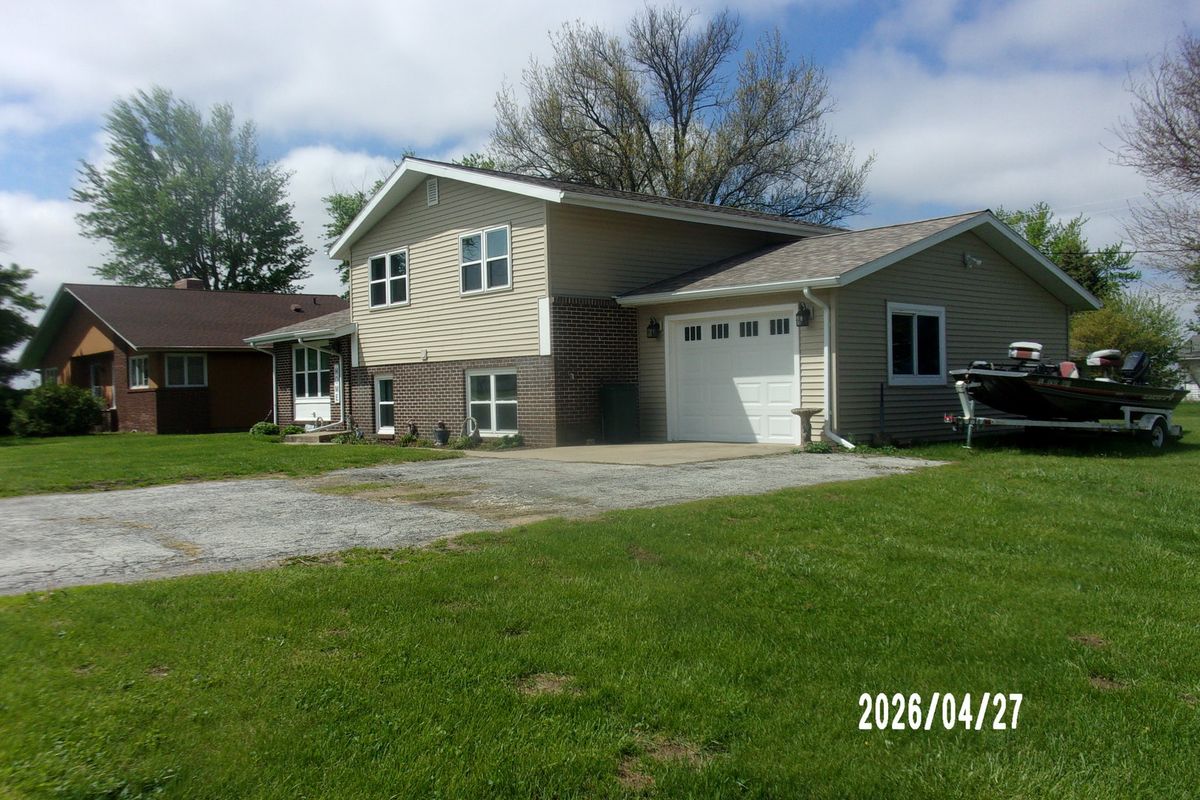 2303 N State Route 1 Highway, Watseka, IL 60970