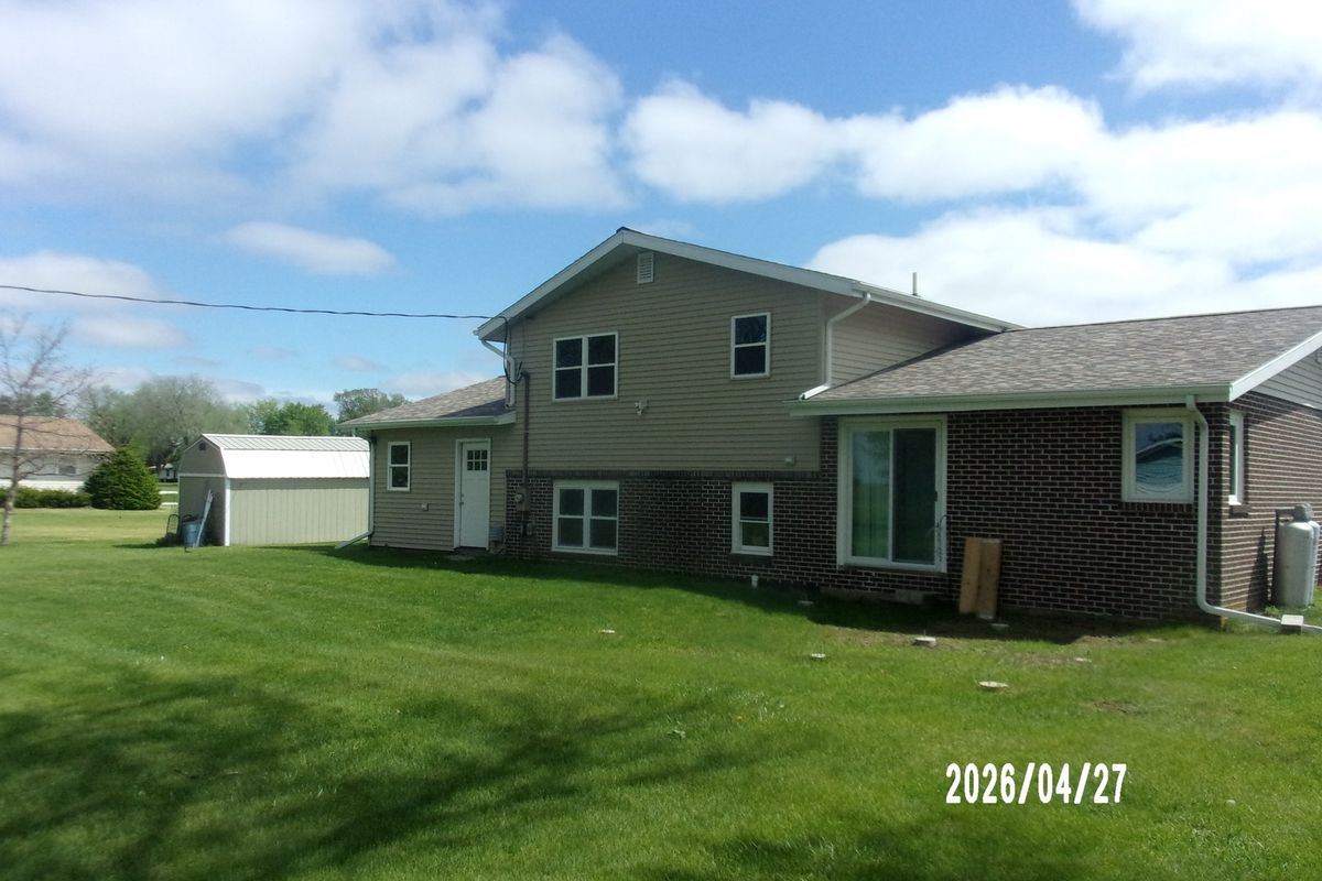 2303 N State Route 1 Highway, Watseka, IL 60970