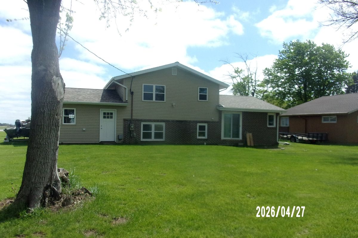 2303 N State Route 1 Highway, Watseka, IL 60970