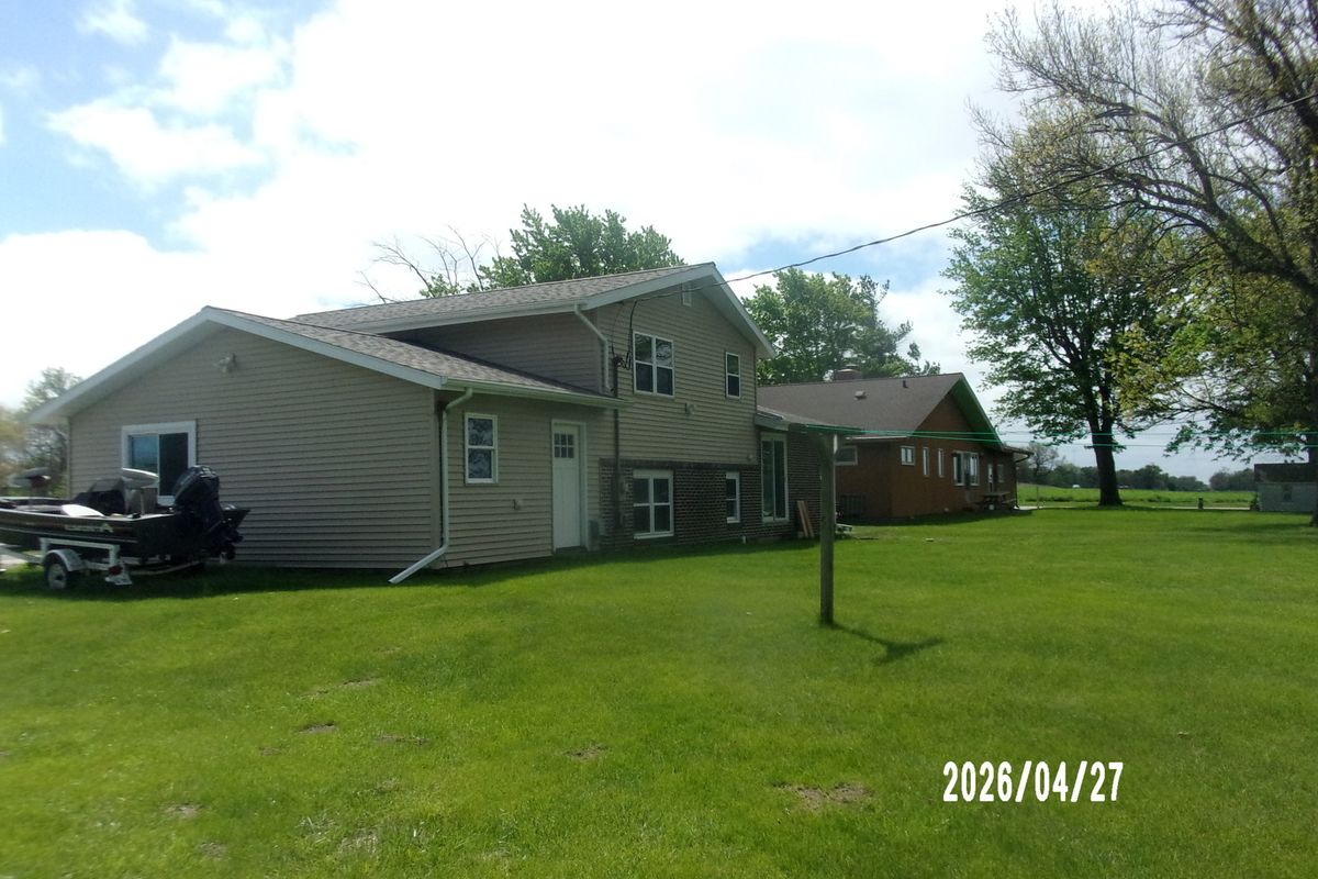 2303 N State Route 1 Highway, Watseka, IL 60970
