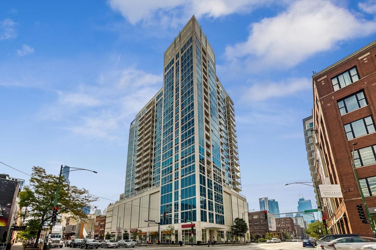 757 Orleans Street, Chicago, IL 60654