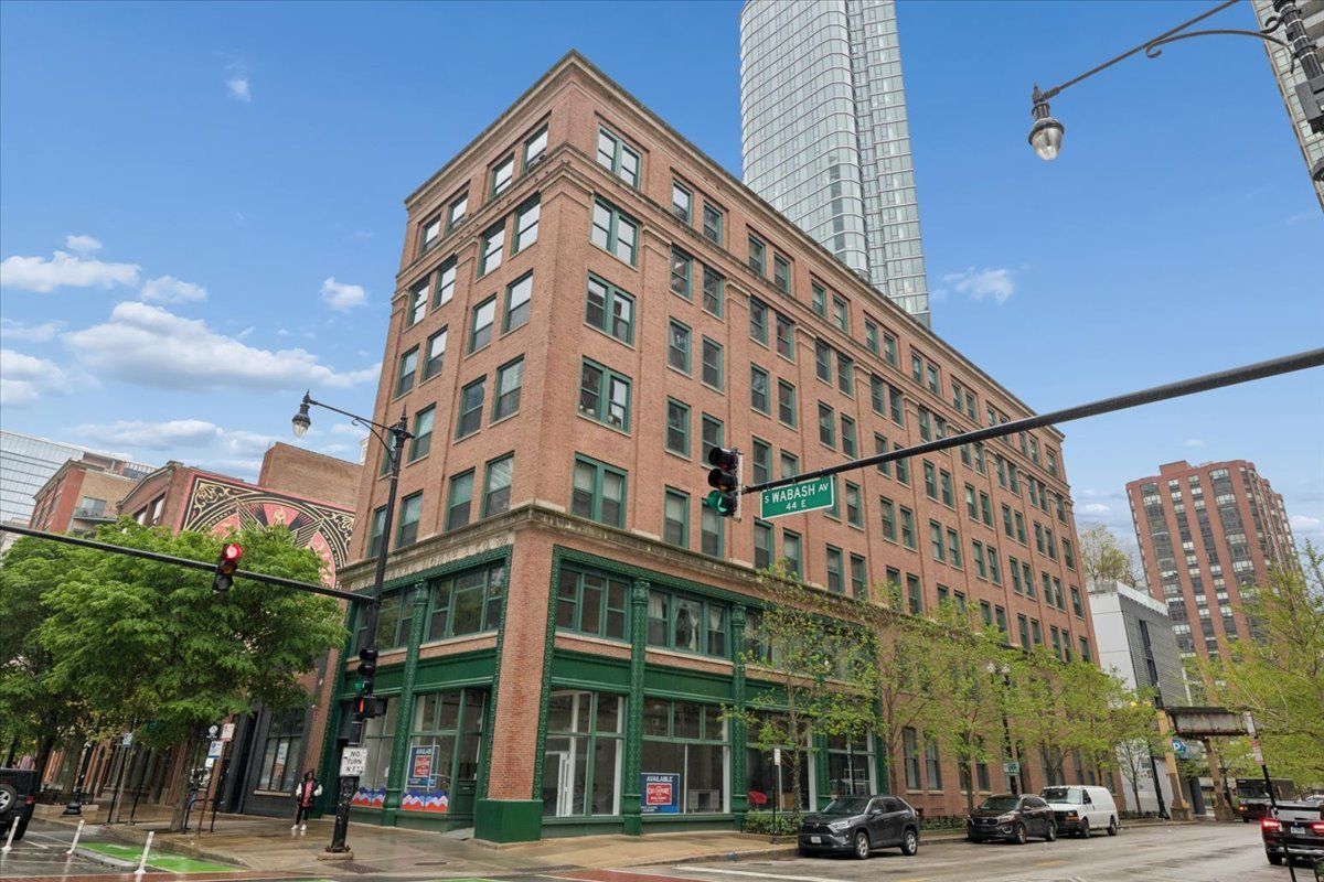 900 S Wabash Avenue #206 — Chicago, IL 60605